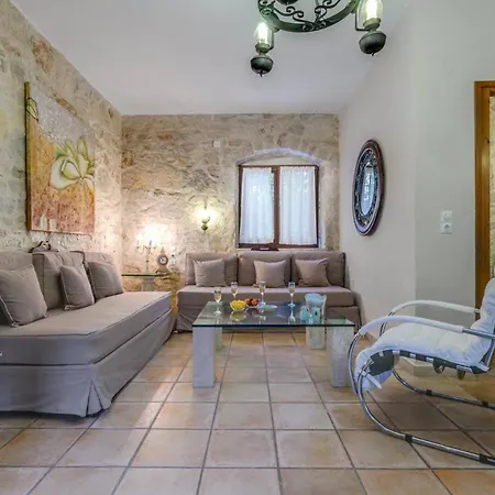Villa Dominikos By *